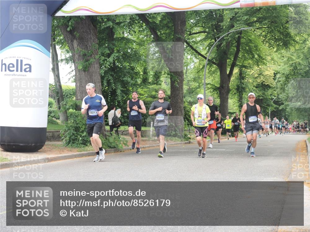 29.06.2025 - hella hamburg halbmarathon KatJ http://msf.ph/oto/8526179 29.06.2025 10:53:34 Zwischen KM18-KM19 3071, 4187, 6059 meine-sportfotos.de