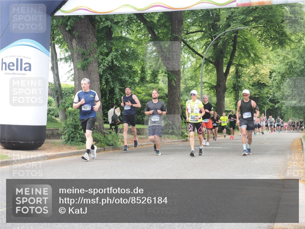 29.06.2025 - hella hamburg halbmarathon KatJ http://msf.ph/oto/8526184 29.06.2025 10:53:34 Zwischen KM18-KM19 3071, 4187, 6059 meine-sportfotos.de