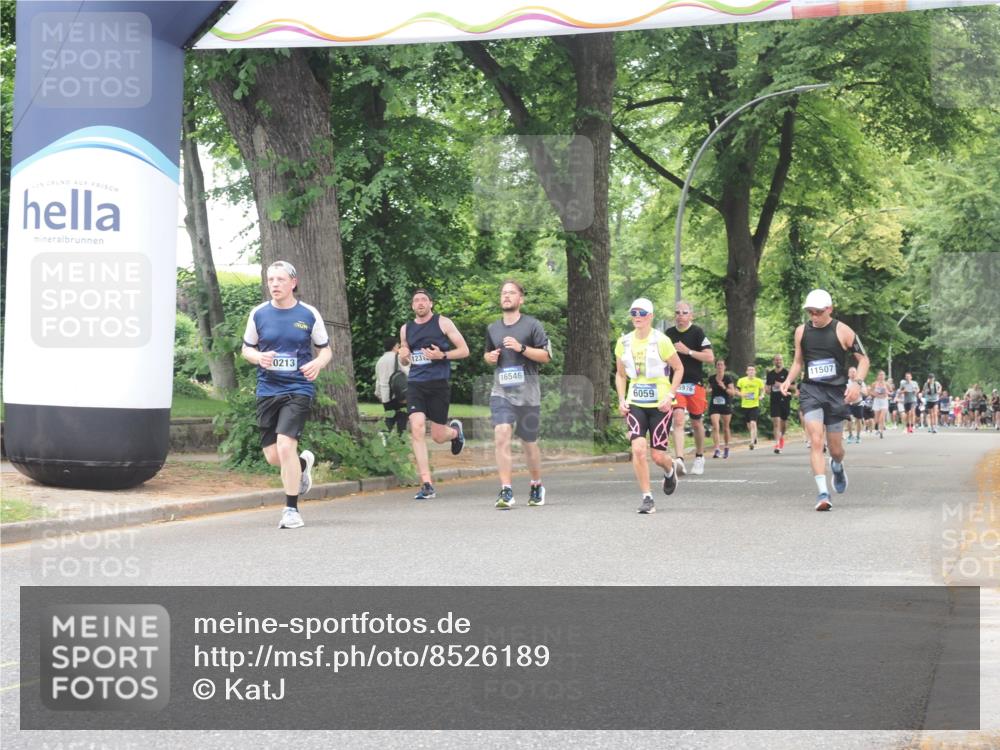 29.06.2025 - hella hamburg halbmarathon KatJ http://msf.ph/oto/8526189 29.06.2025 10:53:34 Zwischen KM18-KM19 3071, 4187, 6059 meine-sportfotos.de