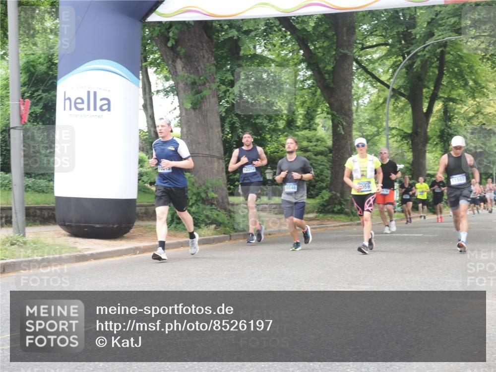29.06.2025 - hella hamburg halbmarathon KatJ http://msf.ph/oto/8526197 29.06.2025 10:53:35 Zwischen KM18-KM19 4187, 6059 meine-sportfotos.de