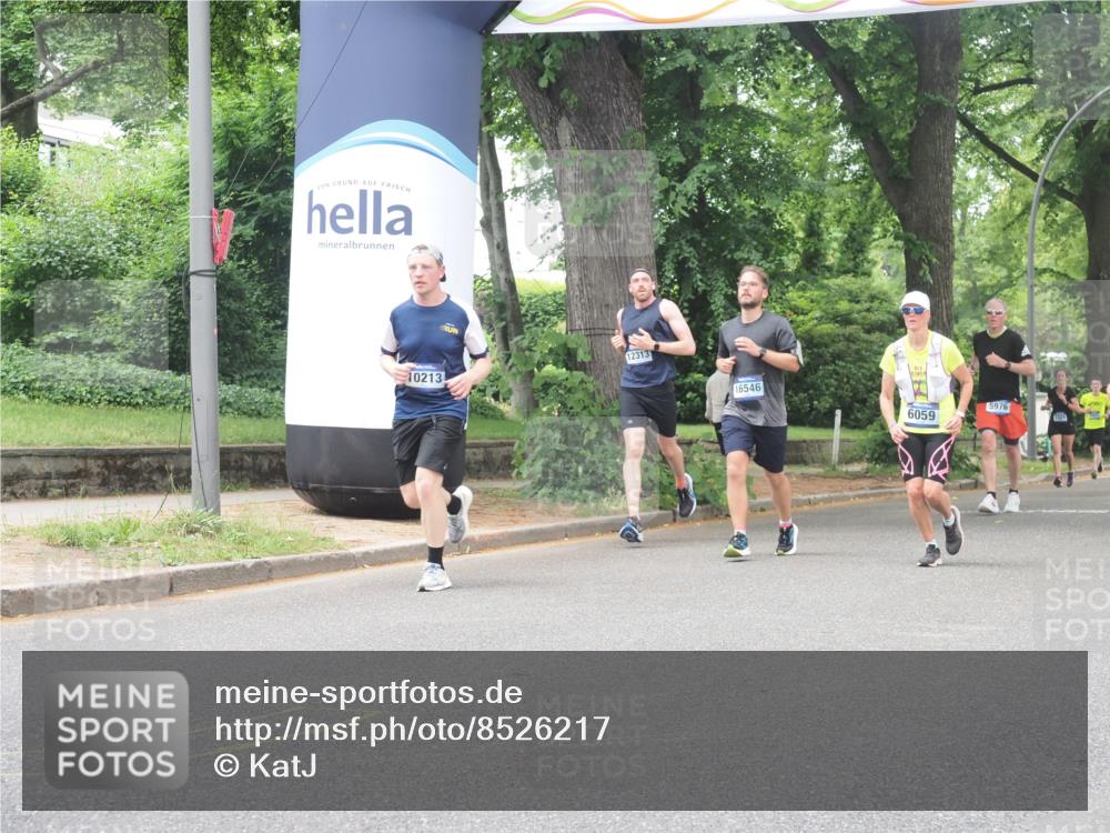 29.06.2025 - hella hamburg halbmarathon KatJ http://msf.ph/oto/8526217 29.06.2025 10:53:35 Zwischen KM18-KM19 4187, 6059 meine-sportfotos.de