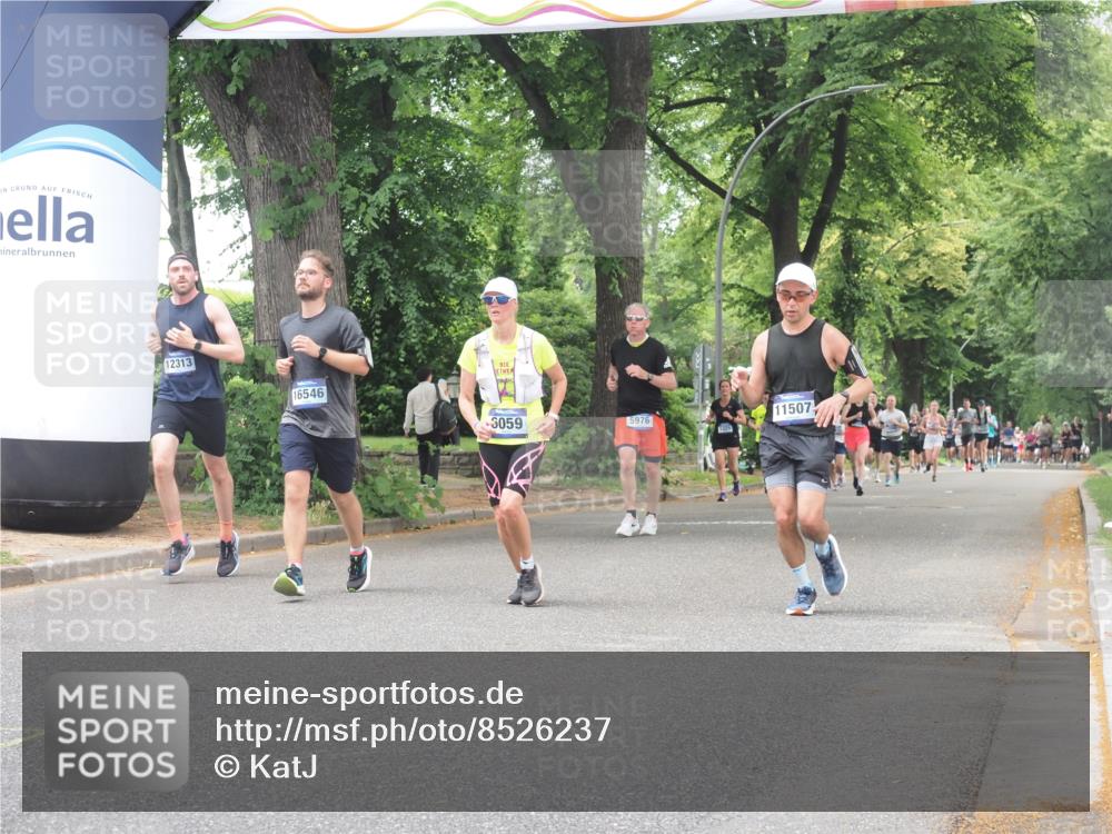 29.06.2025 - hella hamburg halbmarathon KatJ http://msf.ph/oto/8526237 29.06.2025 10:53:36 Zwischen KM18-KM19 4187, 6059 meine-sportfotos.de