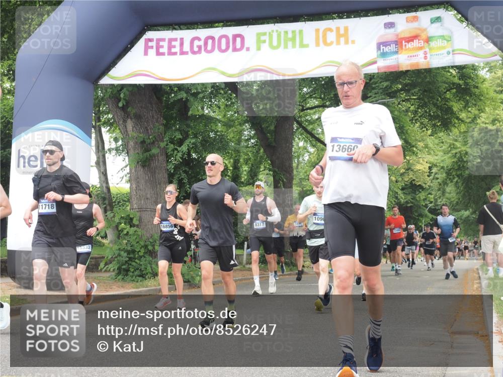 29.06.2025 - hella hamburg halbmarathon KatJ http://msf.ph/oto/8526247 29.06.2025 11:02:46 Zwischen KM18-KM19 1936, 3622, 4110, 6366, 7121, 8317, 8575 meine-sportfotos.de