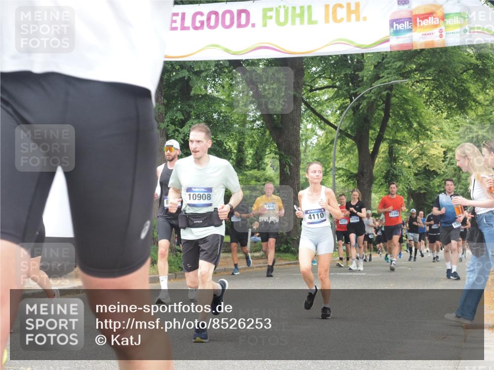 29.06.2025 - hella hamburg halbmarathon KatJ http://msf.ph/oto/8526253 29.06.2025 11:02:47 Zwischen KM18-KM19 1936, 3622, 4110, 6366, 7121, 8317 meine-sportfotos.de