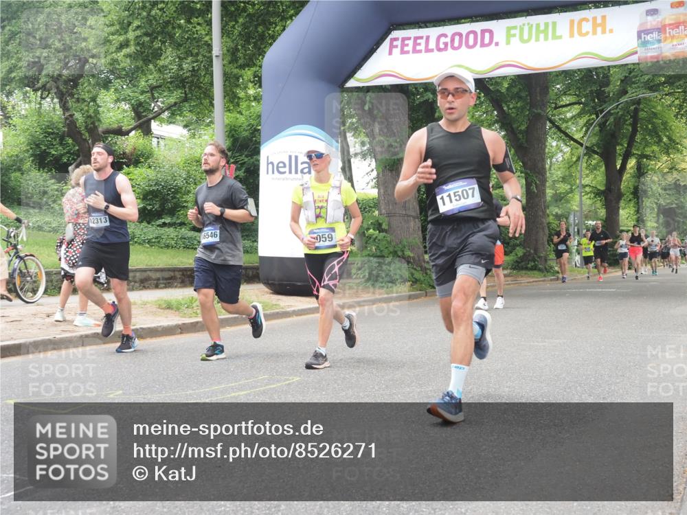 29.06.2025 - hella hamburg halbmarathon KatJ http://msf.ph/oto/8526271 29.06.2025 10:53:37 Zwischen KM18-KM19 5976, 6059 meine-sportfotos.de