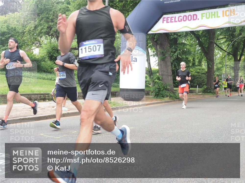 29.06.2025 - hella hamburg halbmarathon KatJ http://msf.ph/oto/8526298 29.06.2025 10:53:38 Zwischen KM18-KM19 5976, 6059 meine-sportfotos.de