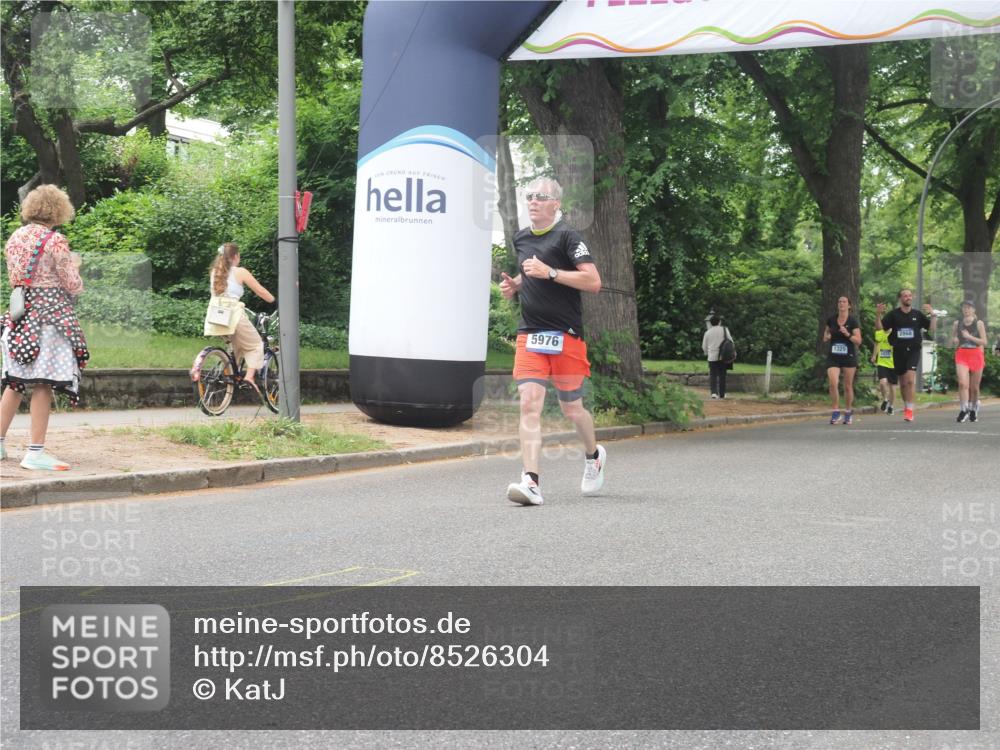29.06.2025 - hella hamburg halbmarathon KatJ http://msf.ph/oto/8526304 29.06.2025 10:53:39 Zwischen KM18-KM19 5976, 6059 meine-sportfotos.de