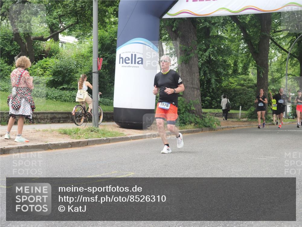 29.06.2025 - hella hamburg halbmarathon KatJ http://msf.ph/oto/8526310 29.06.2025 10:53:39 Zwischen KM18-KM19 5976, 6059 meine-sportfotos.de