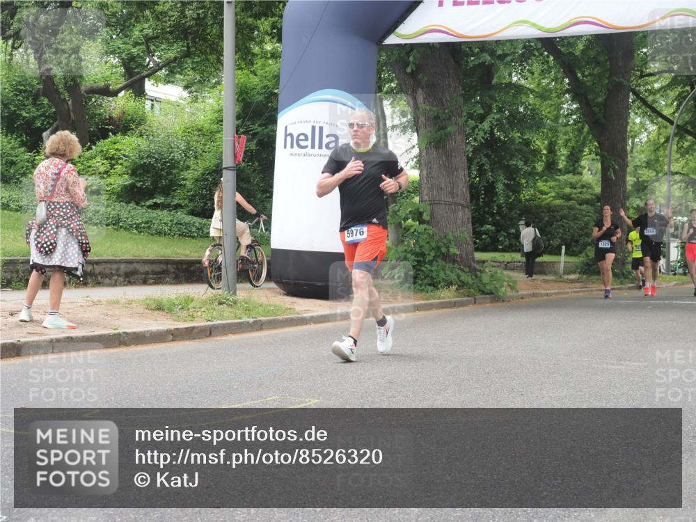 29.06.2025 - hella hamburg halbmarathon KatJ http://msf.ph/oto/8526320 29.06.2025 10:53:39 Zwischen KM18-KM19 5976, 6059 meine-sportfotos.de