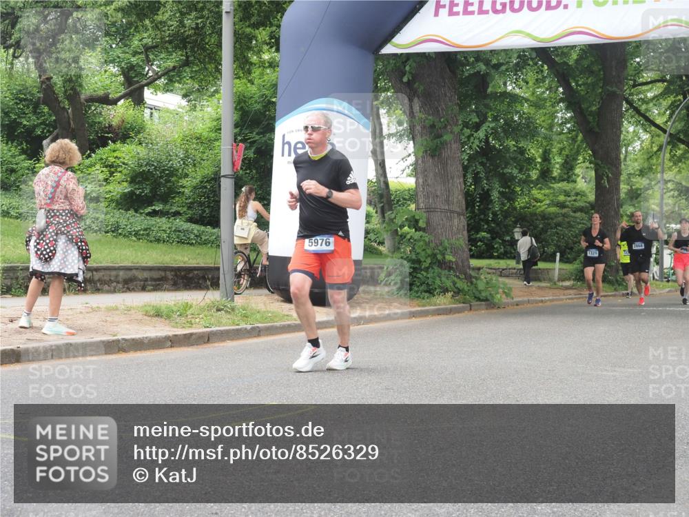 29.06.2025 - hella hamburg halbmarathon KatJ http://msf.ph/oto/8526329 29.06.2025 10:53:40 Zwischen KM18-KM19 5976, 6059 meine-sportfotos.de
