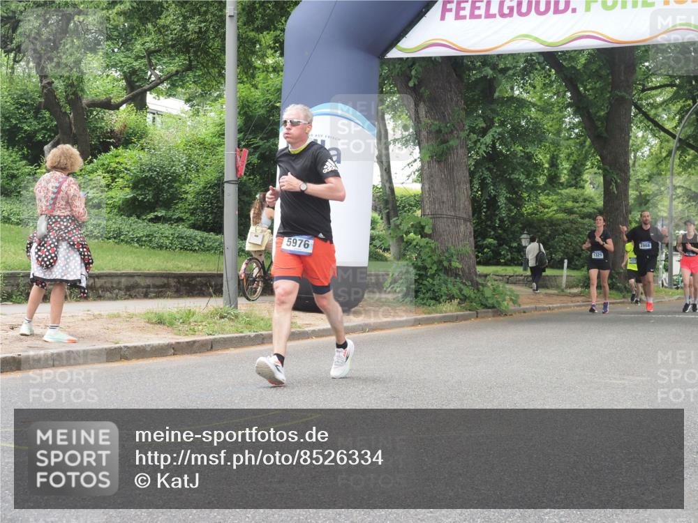 29.06.2025 - hella hamburg halbmarathon KatJ http://msf.ph/oto/8526334 29.06.2025 10:53:40 Zwischen KM18-KM19 5976, 6059 meine-sportfotos.de