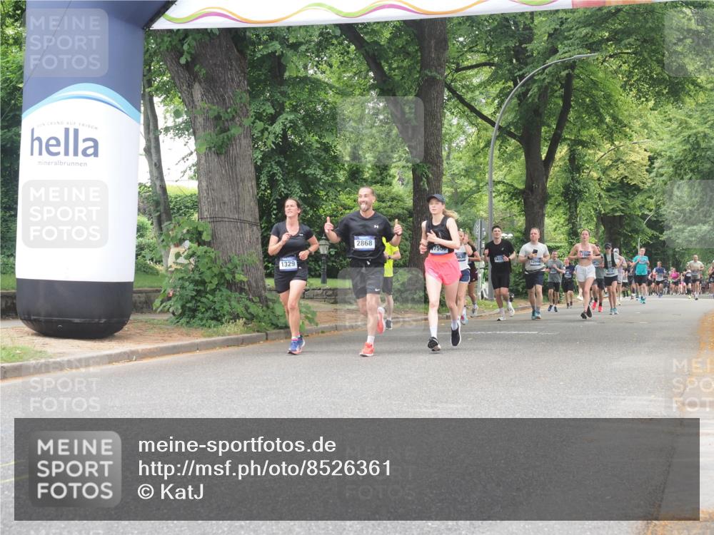 29.06.2025 - hella hamburg halbmarathon KatJ http://msf.ph/oto/8526361 29.06.2025 10:53:42 Zwischen KM18-KM19 1329, 5976 meine-sportfotos.de