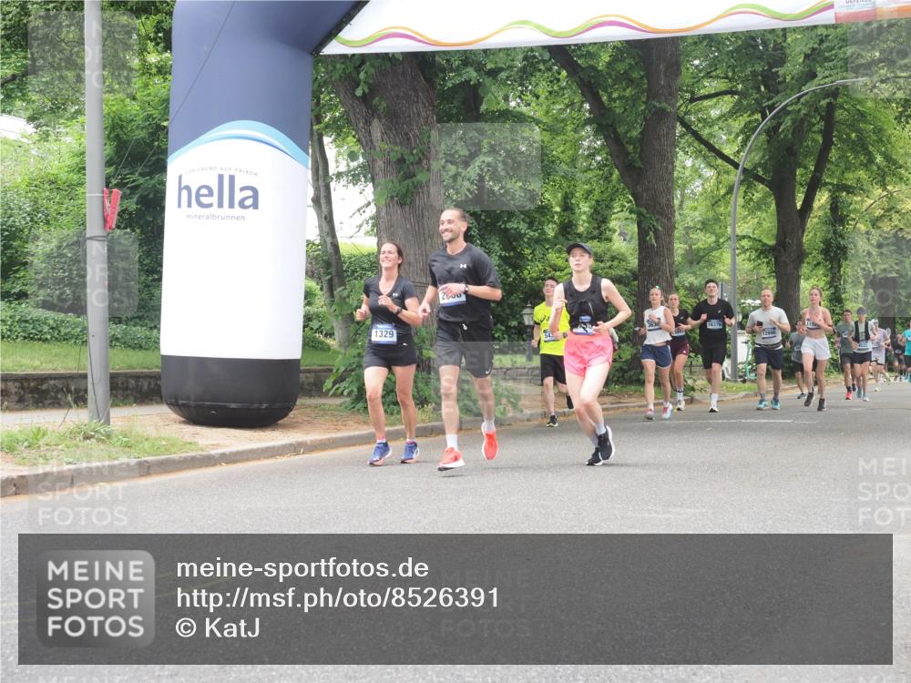 29.06.2025 - hella hamburg halbmarathon KatJ http://msf.ph/oto/8526391 29.06.2025 10:53:43 Zwischen KM18-KM19 1329, 5976 meine-sportfotos.de