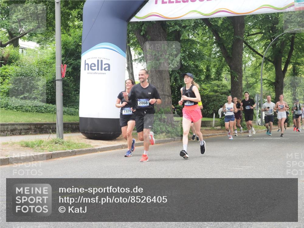 29.06.2025 - hella hamburg halbmarathon KatJ http://msf.ph/oto/8526405 29.06.2025 10:53:44 Zwischen KM18-KM19 1329, 2868, 5976 meine-sportfotos.de