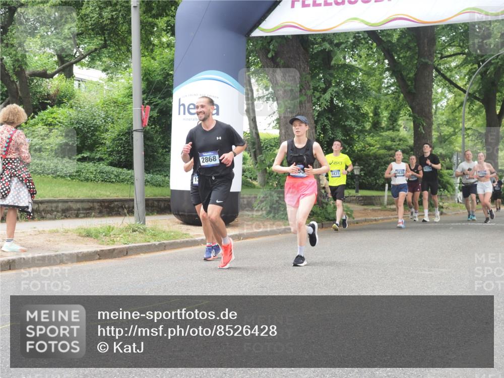 29.06.2025 - hella hamburg halbmarathon KatJ http://msf.ph/oto/8526428 29.06.2025 10:53:44 Zwischen KM18-KM19 1329, 2868, 5976 meine-sportfotos.de