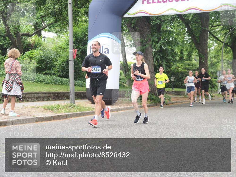 29.06.2025 - hella hamburg halbmarathon KatJ http://msf.ph/oto/8526432 29.06.2025 10:53:44 Zwischen KM18-KM19 1329, 2868, 5976 meine-sportfotos.de