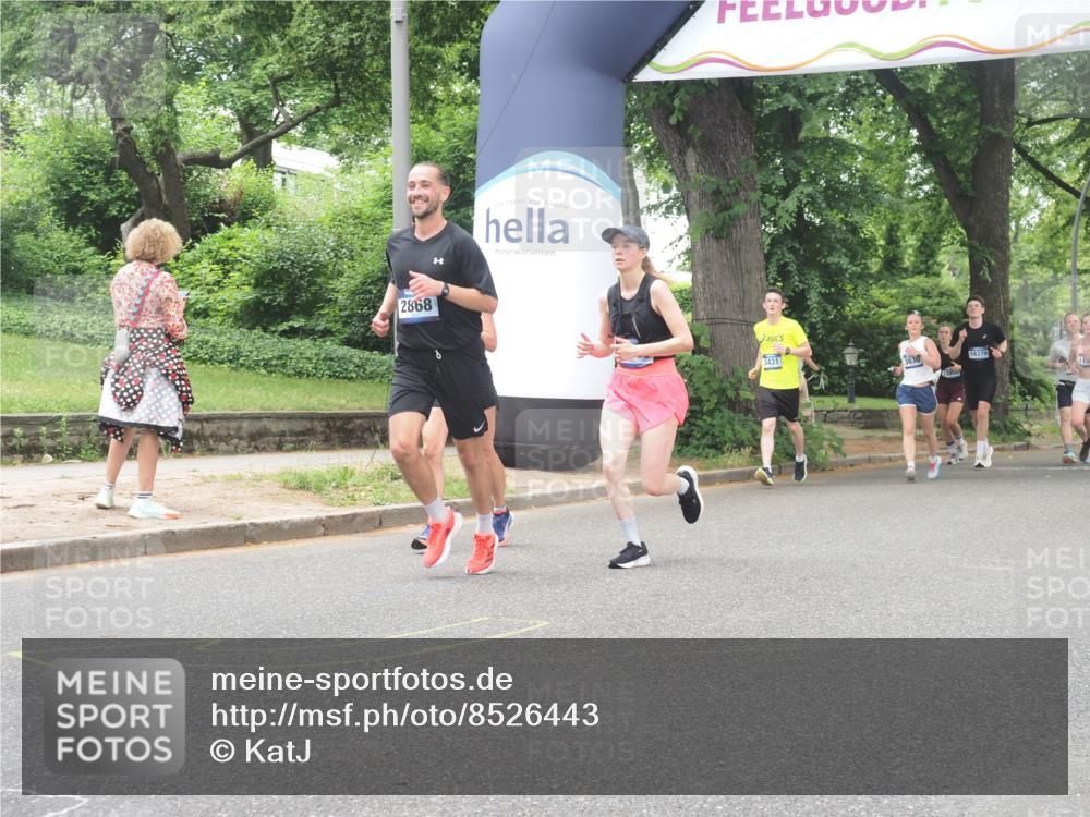29.06.2025 - hella hamburg halbmarathon KatJ http://msf.ph/oto/8526443 29.06.2025 10:53:44 Zwischen KM18-KM19 1329, 2868, 5976 meine-sportfotos.de