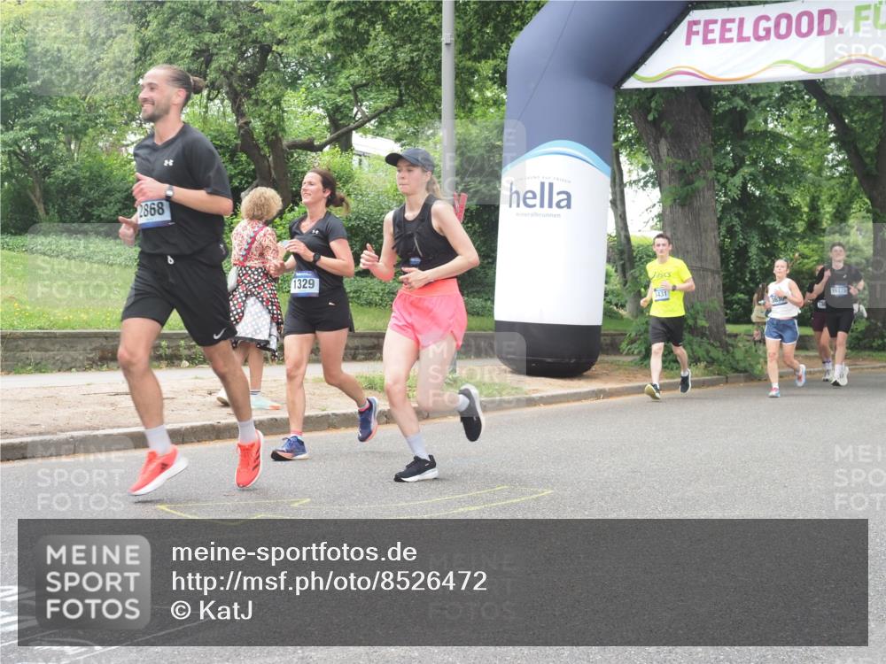 29.06.2025 - hella hamburg halbmarathon KatJ http://msf.ph/oto/8526472 29.06.2025 10:53:45 Zwischen KM18-KM19 1329, 2868, 5976 meine-sportfotos.de