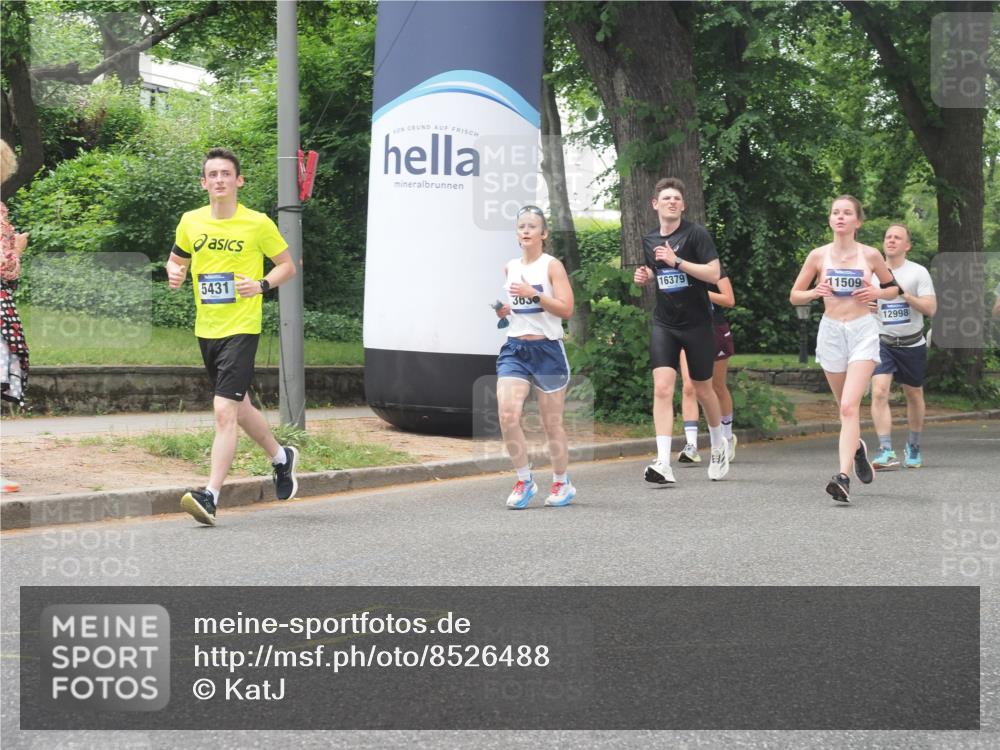29.06.2025 - hella hamburg halbmarathon KatJ http://msf.ph/oto/8526488 29.06.2025 10:53:47 Zwischen KM18-KM19 1329, 2868, 3630, 5431 meine-sportfotos.de