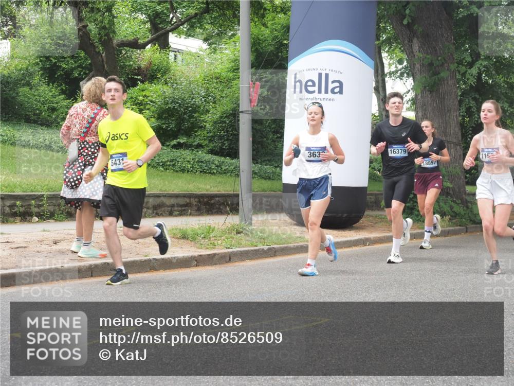 29.06.2025 - hella hamburg halbmarathon KatJ http://msf.ph/oto/8526509 29.06.2025 10:53:48 Zwischen KM18-KM19 1329, 2868, 3630, 4532, 5431 meine-sportfotos.de