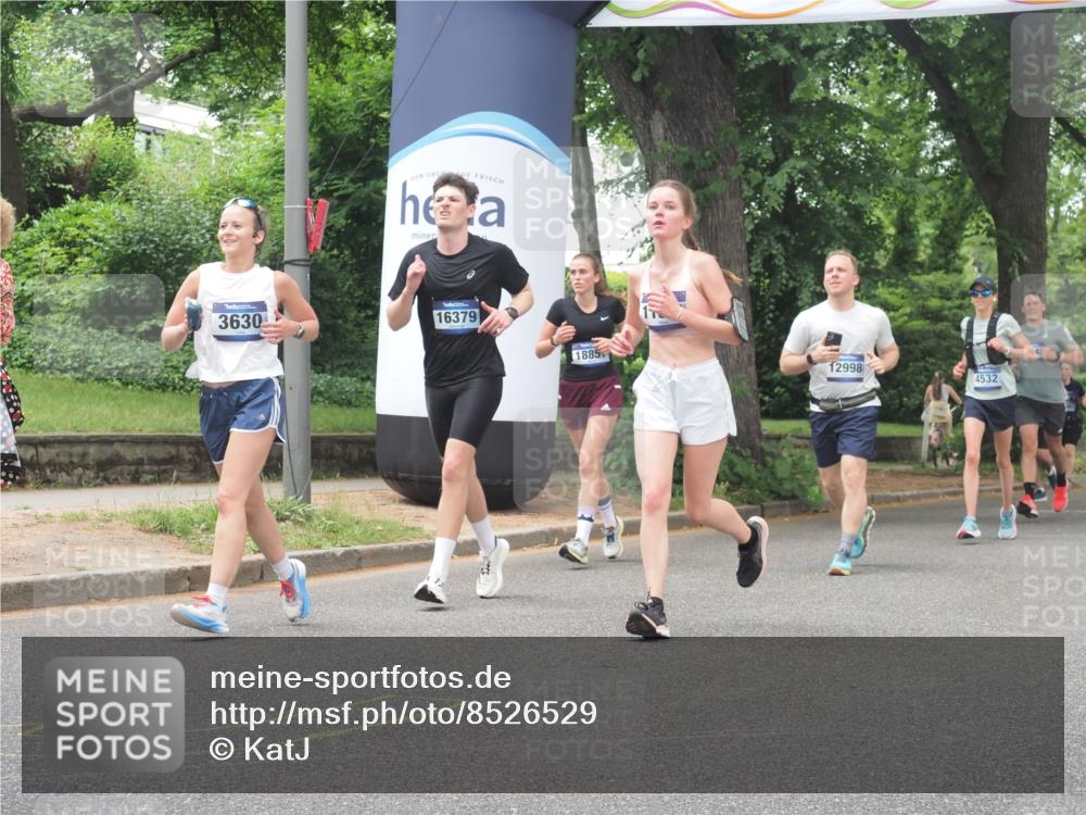 29.06.2025 - hella hamburg halbmarathon KatJ http://msf.ph/oto/8526529 29.06.2025 10:53:48 Zwischen KM18-KM19 1329, 2868, 3630, 4532, 5431 meine-sportfotos.de