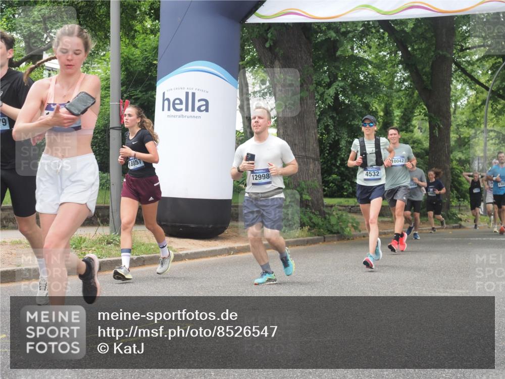 29.06.2025 - hella hamburg halbmarathon KatJ http://msf.ph/oto/8526547 29.06.2025 10:53:49 Zwischen KM18-KM19 1329, 2868, 3630, 4532, 5431 meine-sportfotos.de