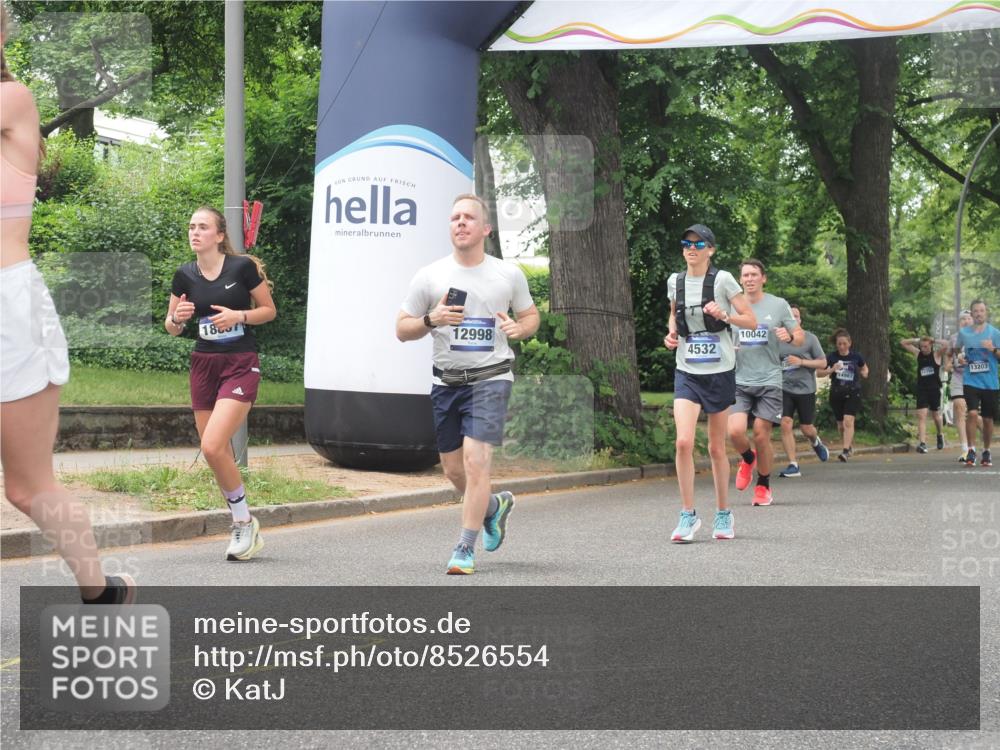 29.06.2025 - hella hamburg halbmarathon KatJ http://msf.ph/oto/8526554 29.06.2025 10:53:50 Zwischen KM18-KM19 2868, 3630, 4532, 5431 meine-sportfotos.de
