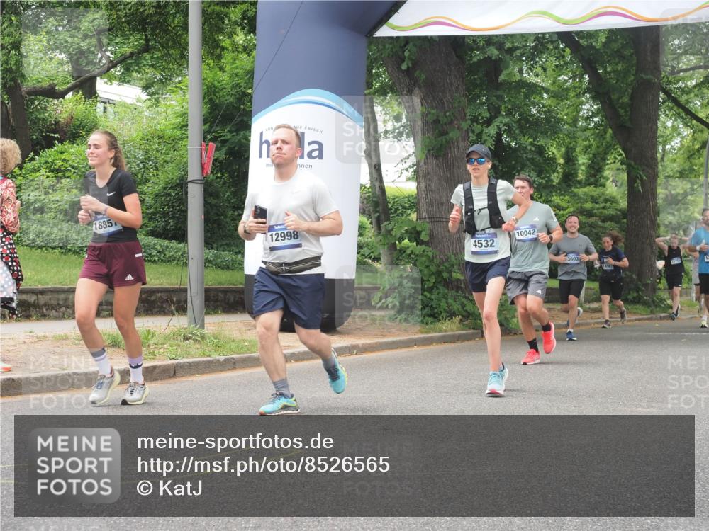 29.06.2025 - hella hamburg halbmarathon KatJ http://msf.ph/oto/8526565 29.06.2025 10:53:50 Zwischen KM18-KM19 2868, 3630, 4532, 5431 meine-sportfotos.de