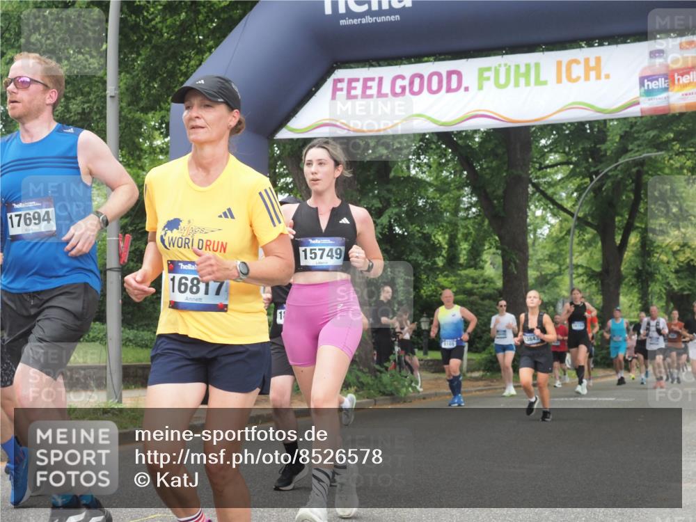 29.06.2025 - hella hamburg halbmarathon KatJ http://msf.ph/oto/8526578 29.06.2025 11:03:01 Zwischen KM18-KM19 1825, 1982, 4828, 5397 meine-sportfotos.de