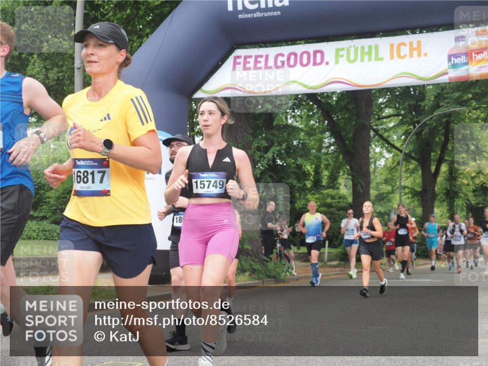 29.06.2025 - hella hamburg halbmarathon KatJ http://msf.ph/oto/8526584 29.06.2025 11:03:02 Zwischen KM18-KM19 1825, 1982, 4828, 5397 meine-sportfotos.de