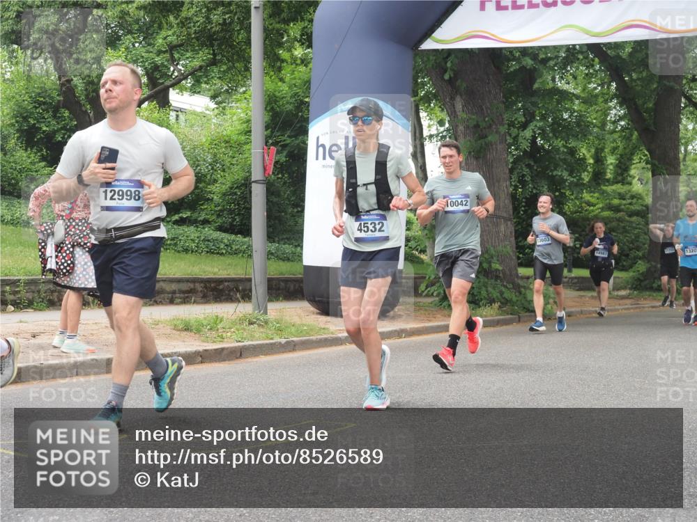29.06.2025 - hella hamburg halbmarathon KatJ http://msf.ph/oto/8526589 29.06.2025 10:53:51 Zwischen KM18-KM19 2868, 3630, 4532, 5431 meine-sportfotos.de