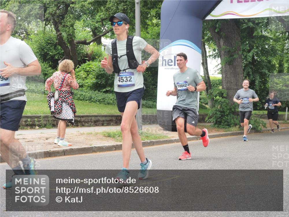 29.06.2025 - hella hamburg halbmarathon KatJ http://msf.ph/oto/8526608 29.06.2025 10:53:51 Zwischen KM18-KM19 2868, 3630, 4532, 5431 meine-sportfotos.de