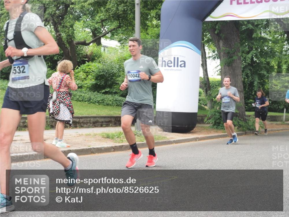 29.06.2025 - hella hamburg halbmarathon KatJ http://msf.ph/oto/8526625 29.06.2025 10:53:52 Zwischen KM18-KM19 1866, 2868, 3630, 4532, 5431 meine-sportfotos.de