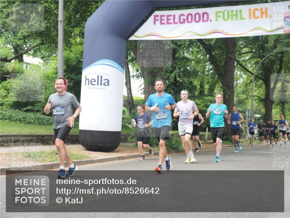29.06.2025 - hella hamburg halbmarathon KatJ http://msf.ph/oto/8526642 29.06.2025 10:53:54 Zwischen KM18-KM19 1866, 3630, 4532, 5431 meine-sportfotos.de