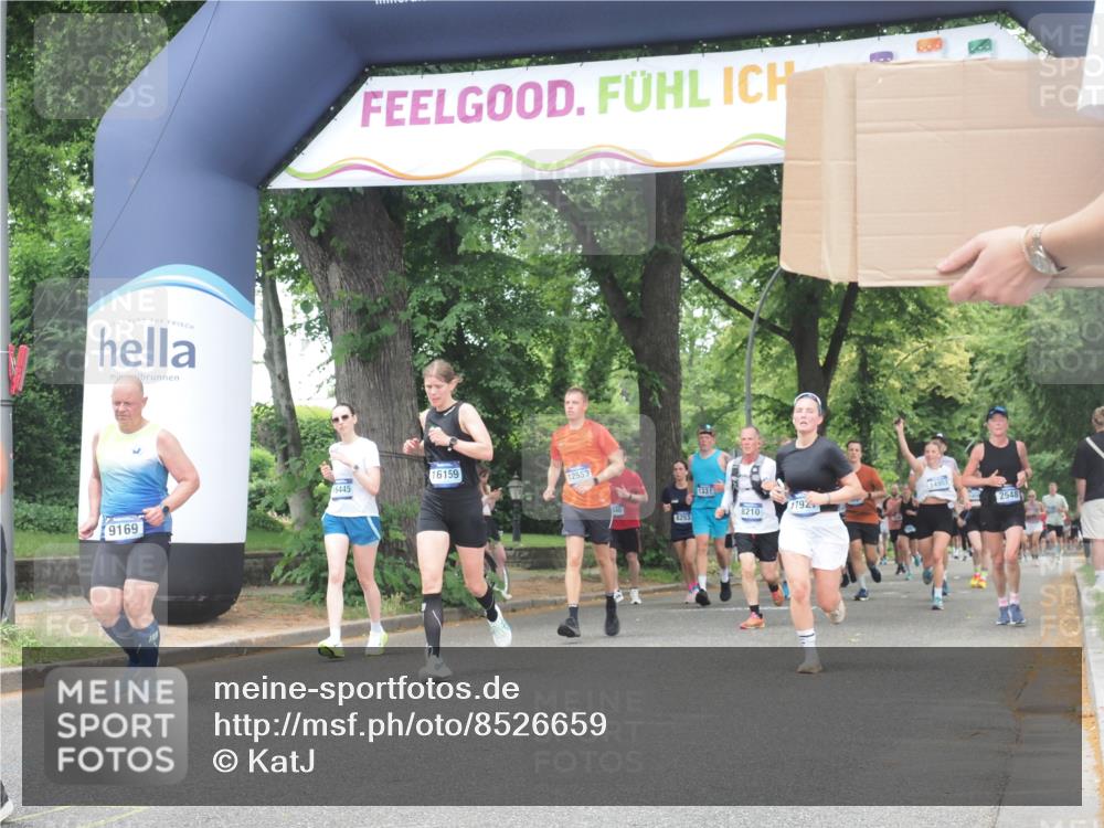 29.06.2025 - hella hamburg halbmarathon KatJ http://msf.ph/oto/8526659 29.06.2025 11:03:05 Zwischen KM18-KM19 5397, 8210 meine-sportfotos.de