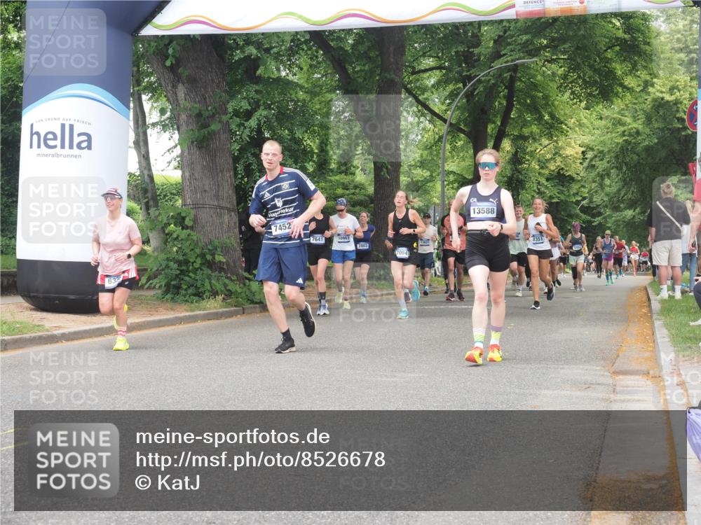 29.06.2025 - hella hamburg halbmarathon KatJ http://msf.ph/oto/8526678 29.06.2025 11:03:11 Zwischen KM18-KM19 1331, 2548, 5440, 6336, 7452, 8210, 8253 meine-sportfotos.de