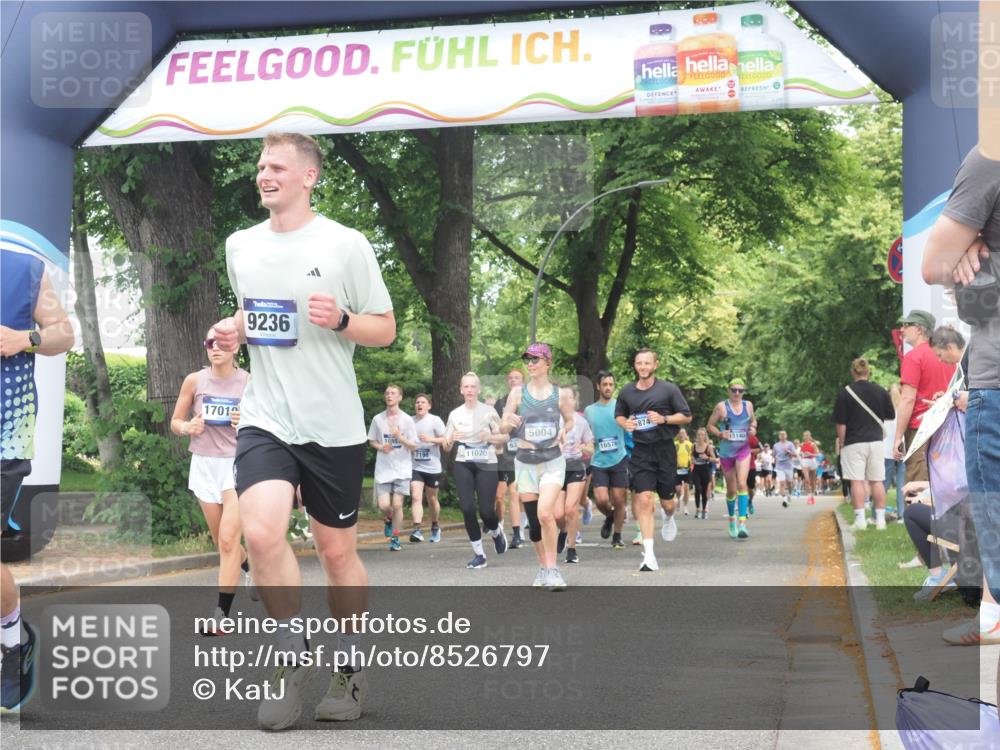 29.06.2025 - hella hamburg halbmarathon KatJ http://msf.ph/oto/8526797 29.06.2025 11:03:17 Zwischen KM18-KM19 1331, 2803, 5004, 5440, 6336, 7094, 7452, 7641, 8169, 8351 meine-sportfotos.de