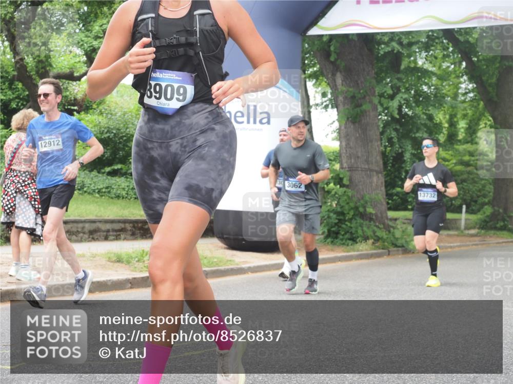29.06.2025 - hella hamburg halbmarathon KatJ http://msf.ph/oto/8526837 29.06.2025 10:54:04 Zwischen KM18-KM19 1729, 3062, 3225, 4066, 6453 meine-sportfotos.de
