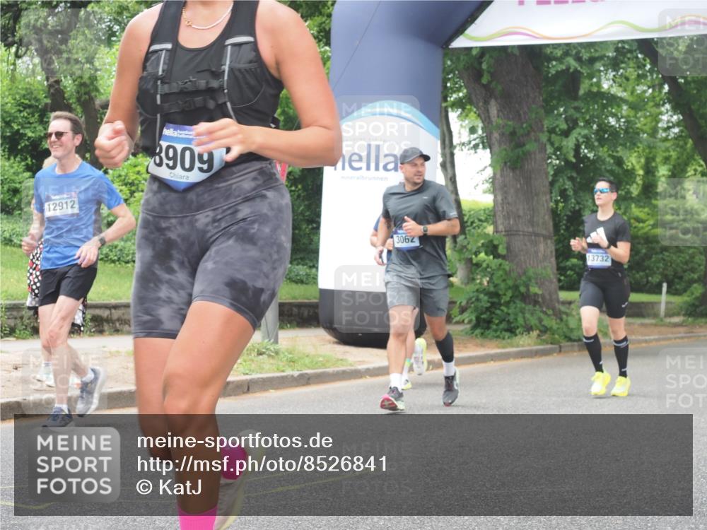 29.06.2025 - hella hamburg halbmarathon KatJ http://msf.ph/oto/8526841 29.06.2025 10:54:04 Zwischen KM18-KM19 1729, 3062, 3225, 4066, 6453 meine-sportfotos.de
