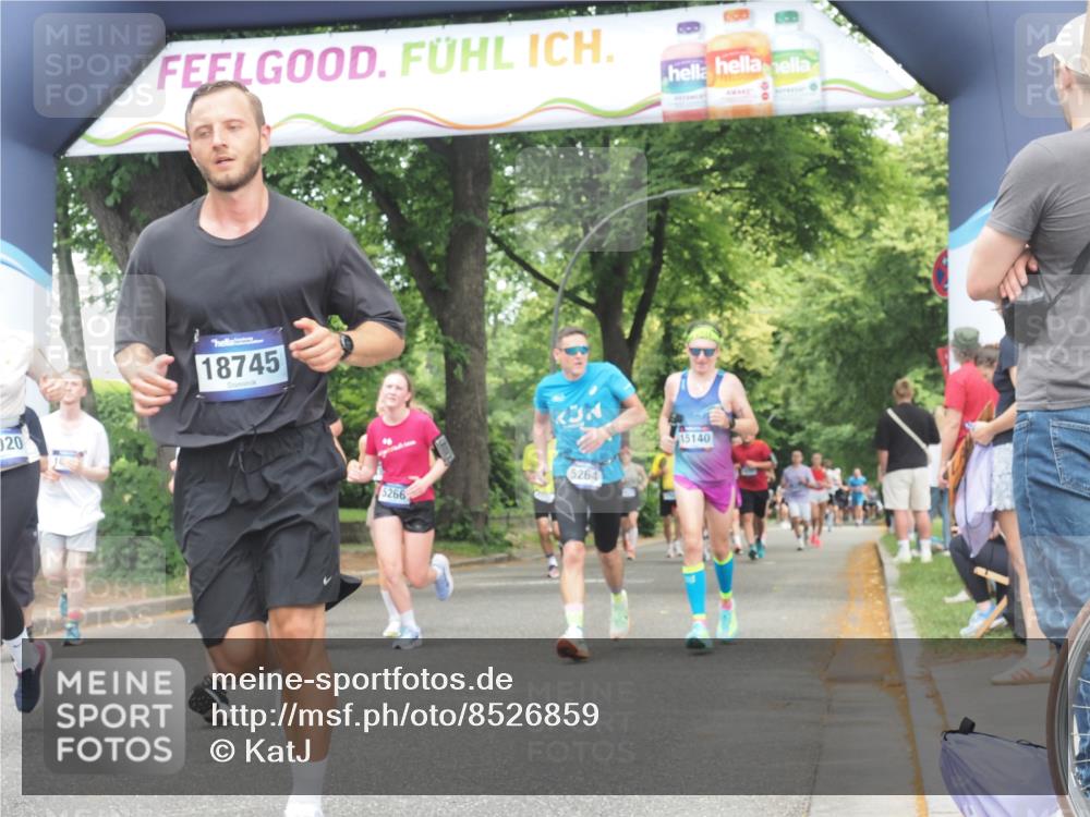 29.06.2025 - hella hamburg halbmarathon KatJ http://msf.ph/oto/8526859 29.06.2025 11:03:20 Zwischen KM18-KM19 1450, 2803, 5004, 5264, 6314, 7094, 7641, 8169, 8351 meine-sportfotos.de