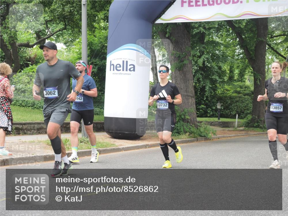 29.06.2025 - hella hamburg halbmarathon KatJ http://msf.ph/oto/8526862 29.06.2025 10:54:05 Zwischen KM18-KM19 1729, 3062, 3225, 4066, 6453 meine-sportfotos.de