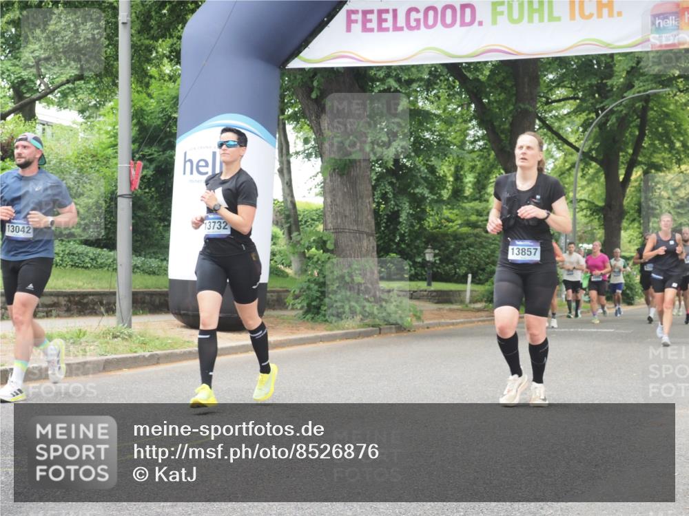 29.06.2025 - hella hamburg halbmarathon KatJ http://msf.ph/oto/8526876 29.06.2025 10:54:05 Zwischen KM18-KM19 1729, 3062, 3225, 4066, 6453 meine-sportfotos.de
