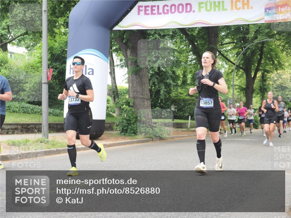 29.06.2025 - hella hamburg halbmarathon KatJ http://msf.ph/oto/8526880 29.06.2025 10:54:05 Zwischen KM18-KM19 1729, 3062, 3225, 4066, 6453 meine-sportfotos.de