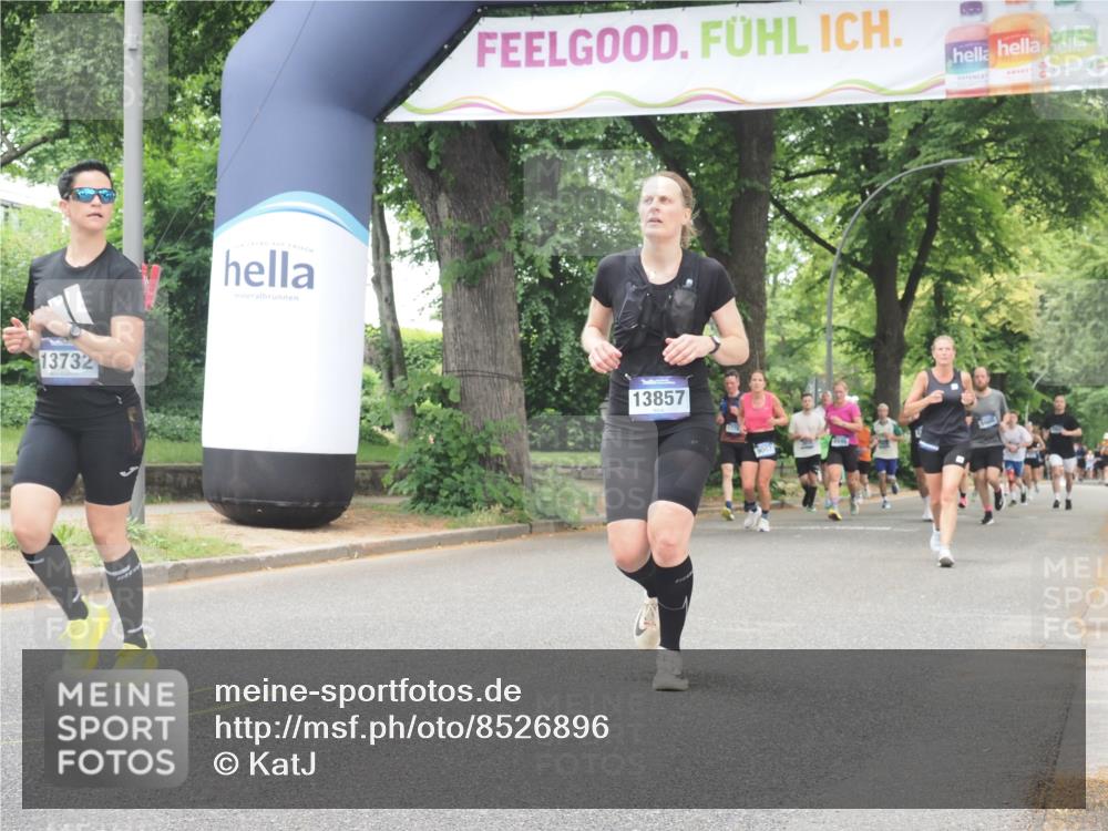 29.06.2025 - hella hamburg halbmarathon KatJ http://msf.ph/oto/8526896 29.06.2025 10:54:06 Zwischen KM18-KM19 1729, 3062, 3225, 4066, 6453 meine-sportfotos.de