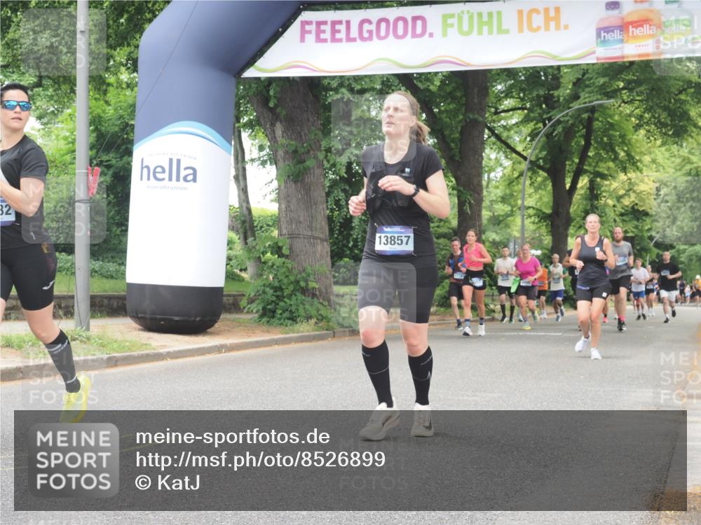 29.06.2025 - hella hamburg halbmarathon KatJ http://msf.ph/oto/8526899 29.06.2025 10:54:06 Zwischen KM18-KM19 1729, 3062, 3225, 4066, 6453 meine-sportfotos.de