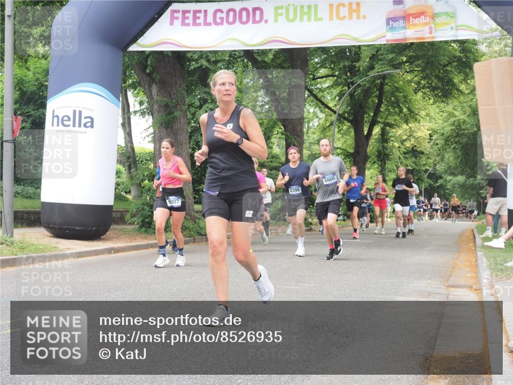 29.06.2025 - hella hamburg halbmarathon KatJ http://msf.ph/oto/8526935 29.06.2025 10:54:09 Zwischen KM18-KM19 1729, 2628, 3062, 5605 meine-sportfotos.de