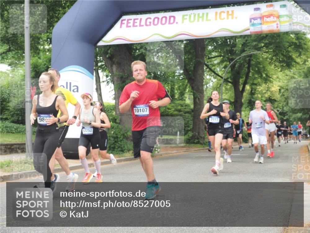 29.06.2025 - hella hamburg halbmarathon KatJ http://msf.ph/oto/8527005 29.06.2025 11:03:27 Zwischen KM18-KM19 1450, 2017, 4218, 5264, 6413, 7198 meine-sportfotos.de