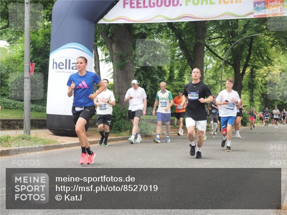 29.06.2025 - hella hamburg halbmarathon KatJ http://msf.ph/oto/8527019 29.06.2025 10:54:13 Zwischen KM18-KM19 2628, 4293, 5605, 8398 meine-sportfotos.de