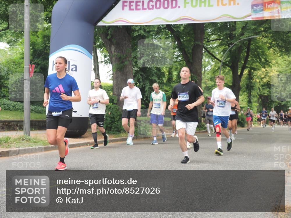 29.06.2025 - hella hamburg halbmarathon KatJ http://msf.ph/oto/8527026 29.06.2025 10:54:13 Zwischen KM18-KM19 2628, 4293, 5605, 8398 meine-sportfotos.de