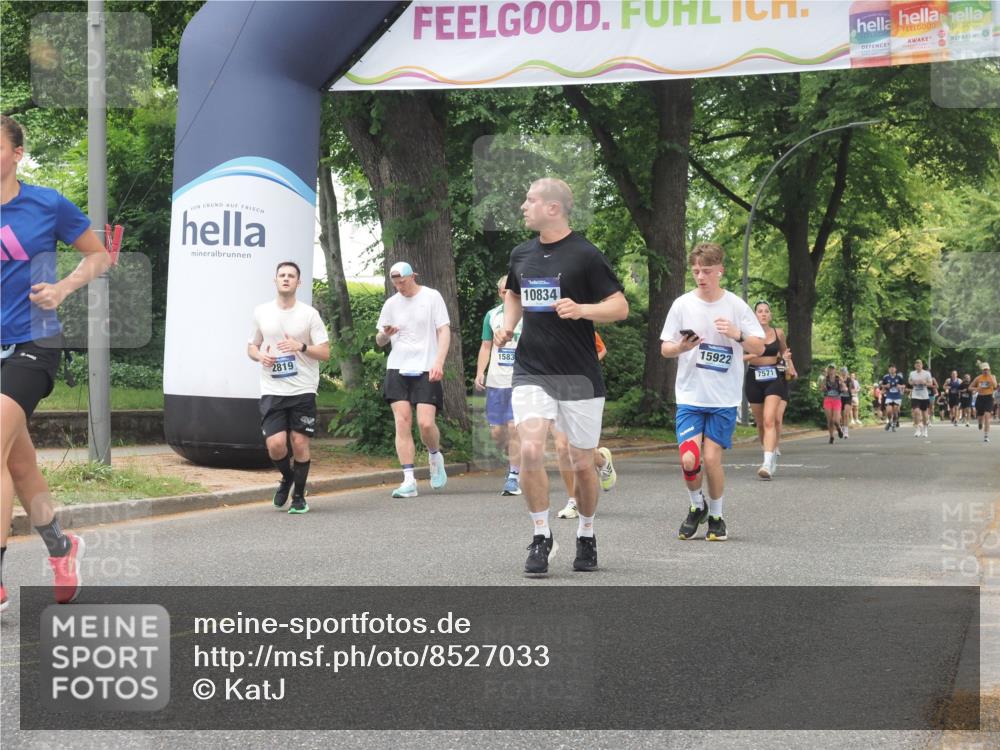 29.06.2025 - hella hamburg halbmarathon KatJ http://msf.ph/oto/8527033 29.06.2025 10:54:14 Zwischen KM18-KM19 2628, 4293, 5605, 8398 meine-sportfotos.de